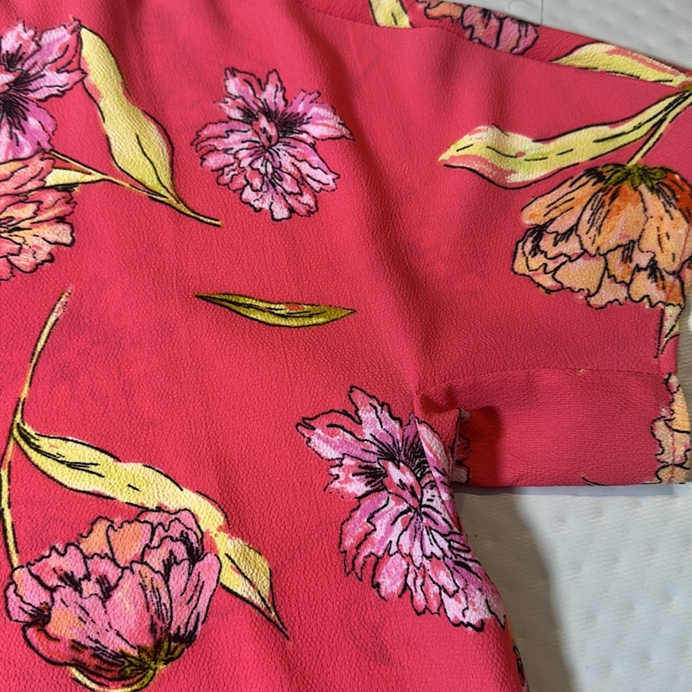 Rose + Olive Pink Floral Print Blouse Size M Short Sleeve Round Neck Casual Top - Picture 5 of 9